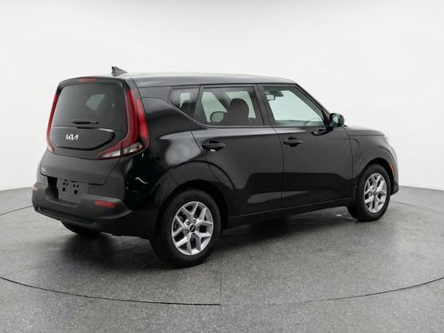 Used 2025 Kia Soul LX w/ LX Technology Package FWD image 9