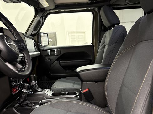 Used 2025 Jeep Gladiator Willys image 5