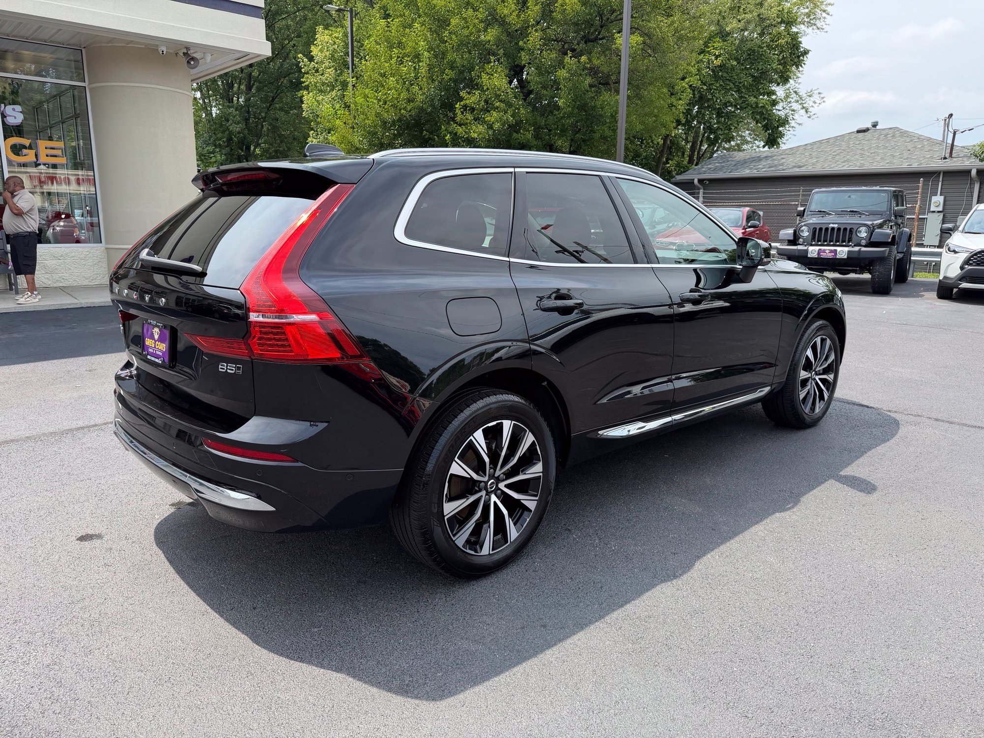 Used 2023 Volvo XC60 B5 Plus AWD/4WD image 6
