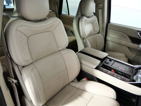Used 2020 Lincoln Navigator Reserve w/ Luxury Package image 12