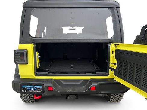 Used 2023 Jeep Wrangler Unlimited Rubicon w/ Cold Weather Group image 18