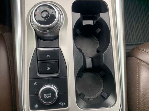 Used 2024 Ford Explorer King Ranch w/ Technology Package AWD/4WD image 19