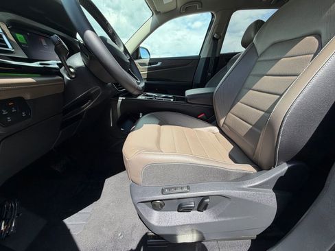 Used 2025 Volkswagen Atlas SEL AWD/4WD image 11