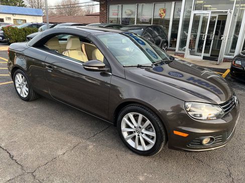 Used 2013 Volkswagen Eos Komfort FWD image 4