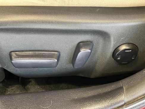 Used 2013 Toyota Avalon XLE Premium FWD image 15