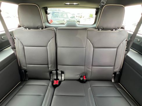 New 2026 Chevrolet Suburban Premier AWD/4WD image 23