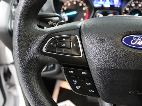 Used 2017 Ford Escape SE FWD image 9