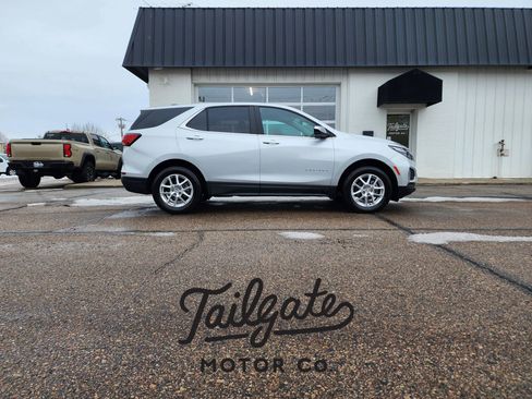 Used 2022 Chevrolet Equinox LT image 1