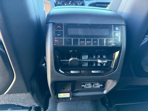 New 2025 Jeep Grand Cherokee L Altitude image 33