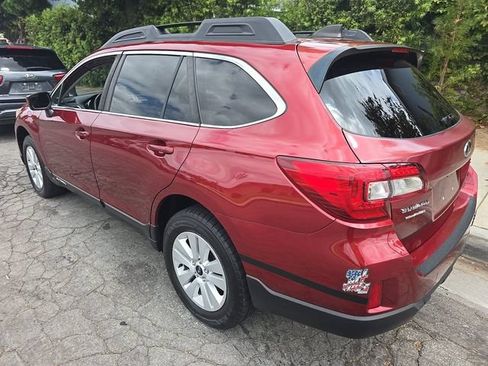 Used 2017 Subaru Outback 2.5i Premium AWD/4WD image 4