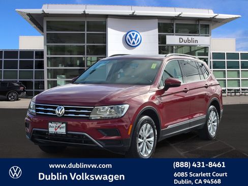 Used 2018 Volkswagen Tiguan SE w/ Panoramic Sunroof Package image 8
