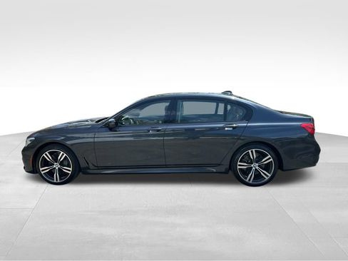 Used 2018 BMW 750i image 2