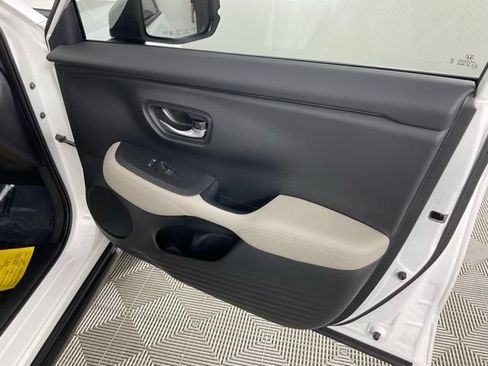 Used 2027 Honda HR-V LX image 23
