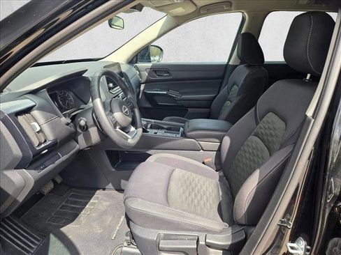 Used 2024 Nissan Pathfinder S image 15