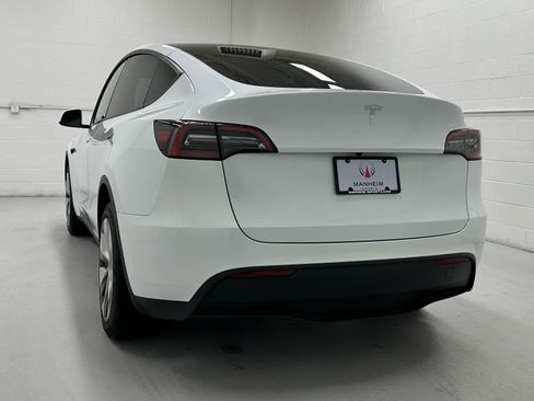 Used 2023 Tesla Model Y Long Range image 8