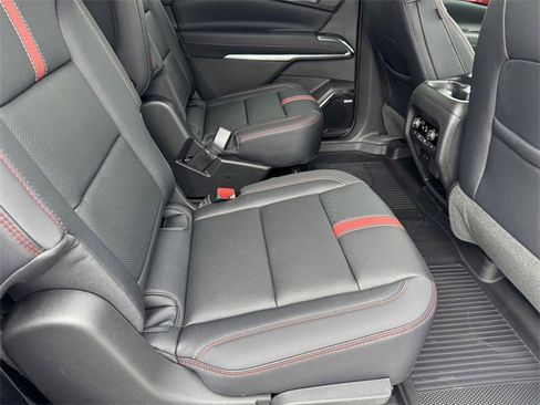 New 2026 Chevrolet Traverse RS w/ LPO, Floor Liner Package image 9
