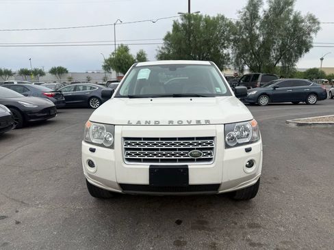 Used 2009 Land Rover LR2 HSE image 3