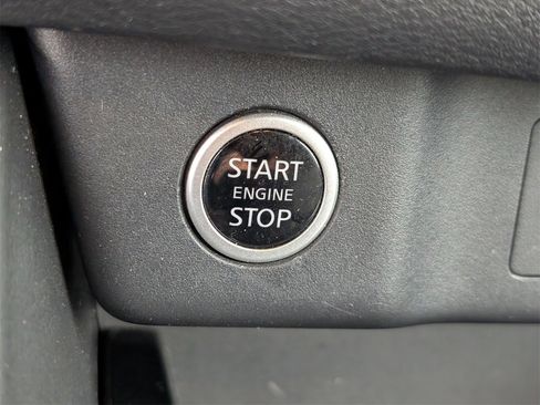 Used 2023 Nissan Rogue SV image 18