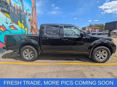 Used 2020 Nissan Frontier SV image 2