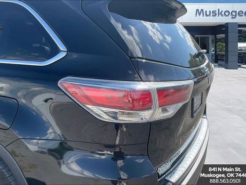 Used 2016 Toyota Highlander LE FWD image 22