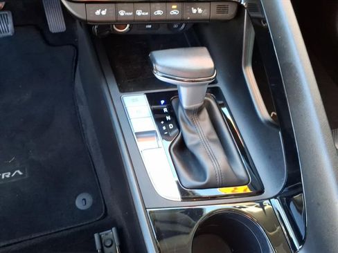 Used 2023 Hyundai Elantra Limited image 24