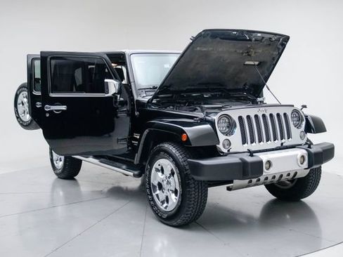 Used 2023 Jeep Wrangler Unlimited Sahara w/ LED Lighting Group AWD/4WD image 13