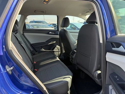 Used 2024 Volkswagen Taos SE FWD image 19