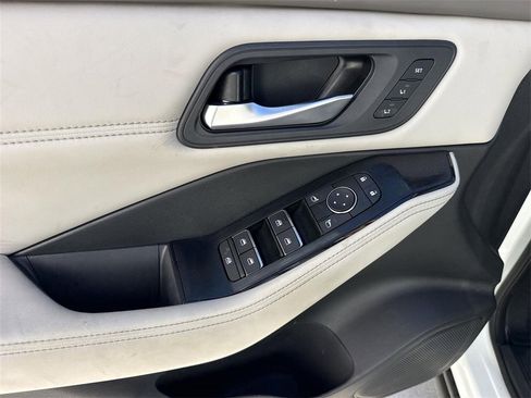 Used 2023 Nissan Rogue SL image 22