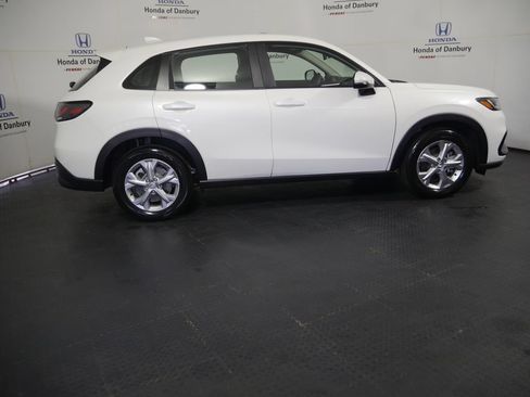 Used 2025 Honda HR-V LX image 3
