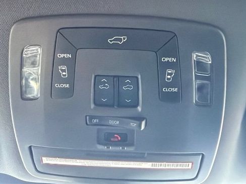 Used 2021 Toyota Sienna XLE FWD image 46