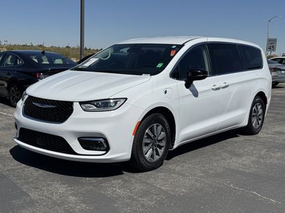 Used 2024 Chrysler Pacifica Limited