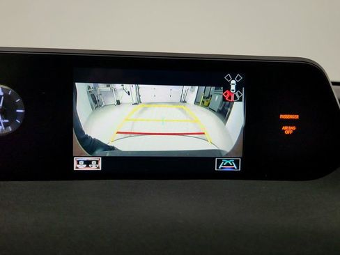 Used 2019 Lexus UX 250h w/ Premium Package image 21