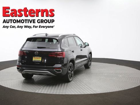 Used 2024 Volkswagen Taos SE image 38
