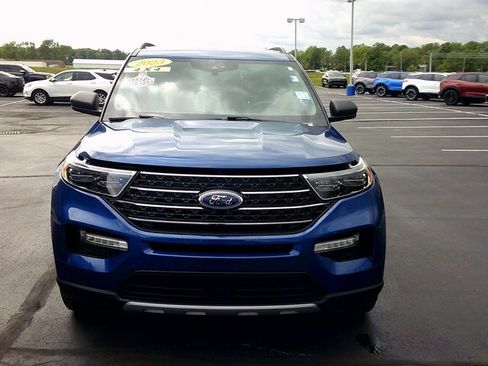 Used 2023 Ford Explorer XLT w/ Equipment Group 202A image 8