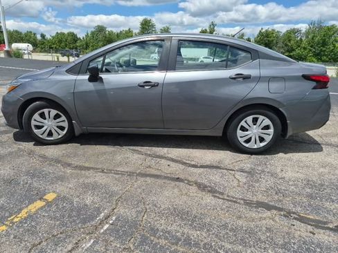 Used 2020 Nissan Versa S FWD image 5