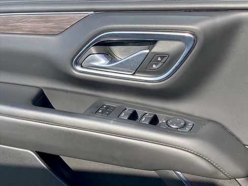 Used 2024 Chevrolet Suburban LT image 17