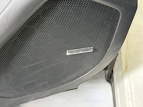 Used 2022 Subaru Ascent Limited w/ Technology Package image 18