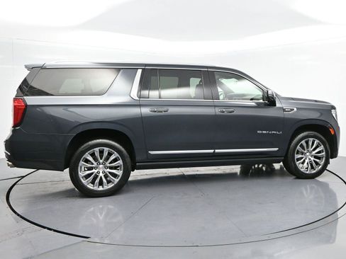 Used 2021 GMC Yukon XL Denali w/ Denali Premium Package AWD/4WD image 8