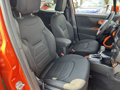 Used 2018 Jeep Renegade Latitude AWD/4WD image 26