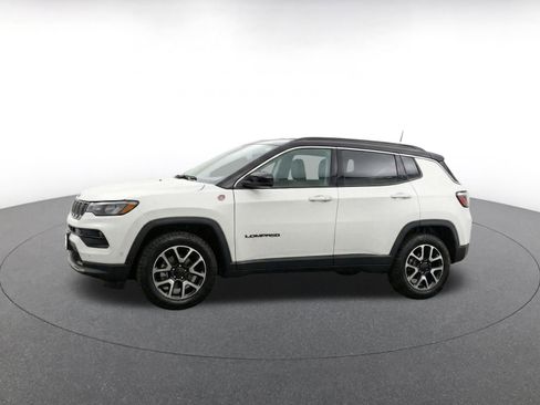 Used 2025 Jeep Compass Trailhawk AWD/4WD image 3