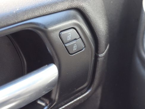 Used 2023 Chevrolet Silverado 2500 LT image 22