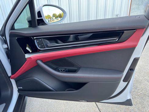 Used 2025 Porsche Panamera 4 w/ Premium Package image 51