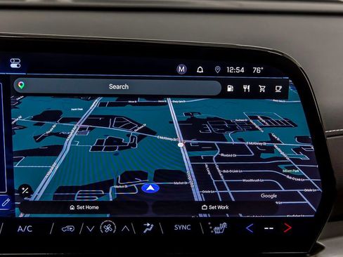 Used 2025 Chevrolet Traverse LT image 16