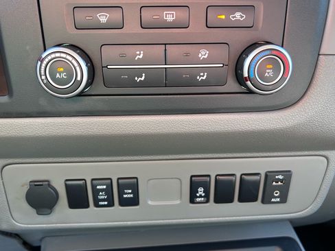 Used 2021 Nissan NV 3500 SV RWD image 19