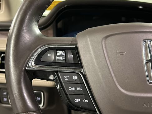 Used 2023 Lincoln Nautilus Reserve AWD/4WD image 17