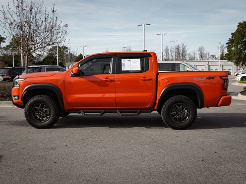 Used 2025 Nissan Frontier PRO-4X w/ Pro Convenience Package image 6