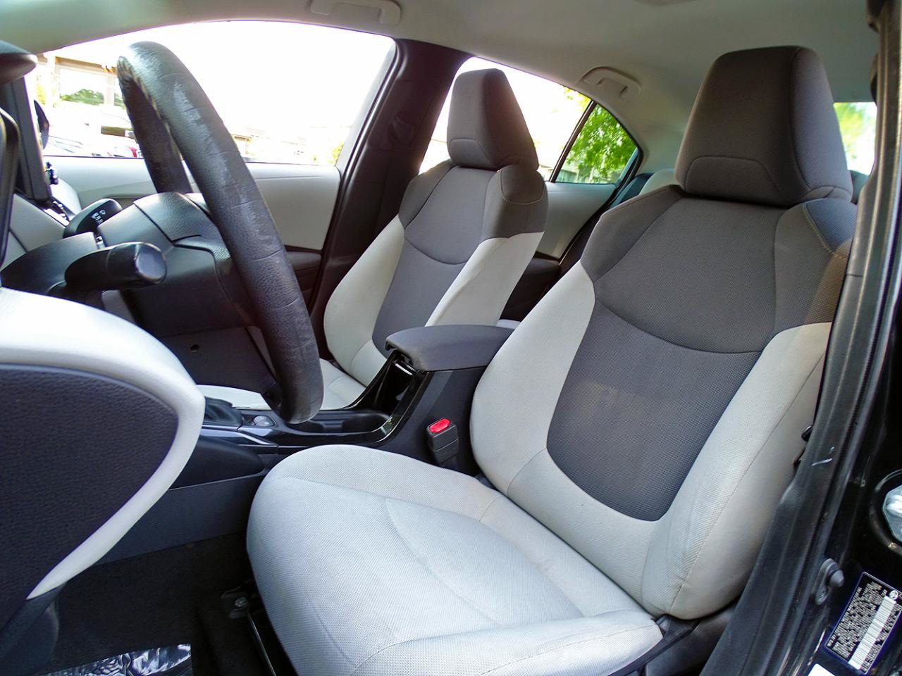 Used 2020 Toyota Corolla L FWD image 12