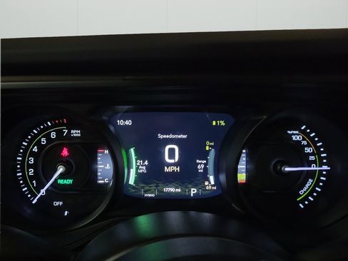 Used 2025 Jeep Wrangler Unlimited Sahara AWD/4WD image 18