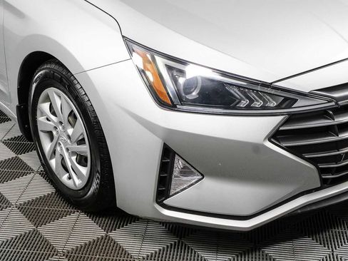Used 2019 Hyundai Elantra SE w/ Winter Weather Package FWD image 32