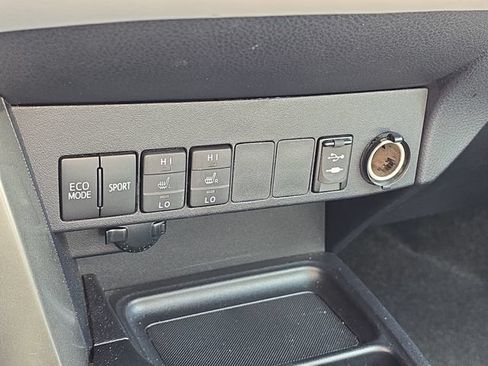 Used 2015 Toyota RAV4 Limited w/ Technology Package AWD/4WD image 21